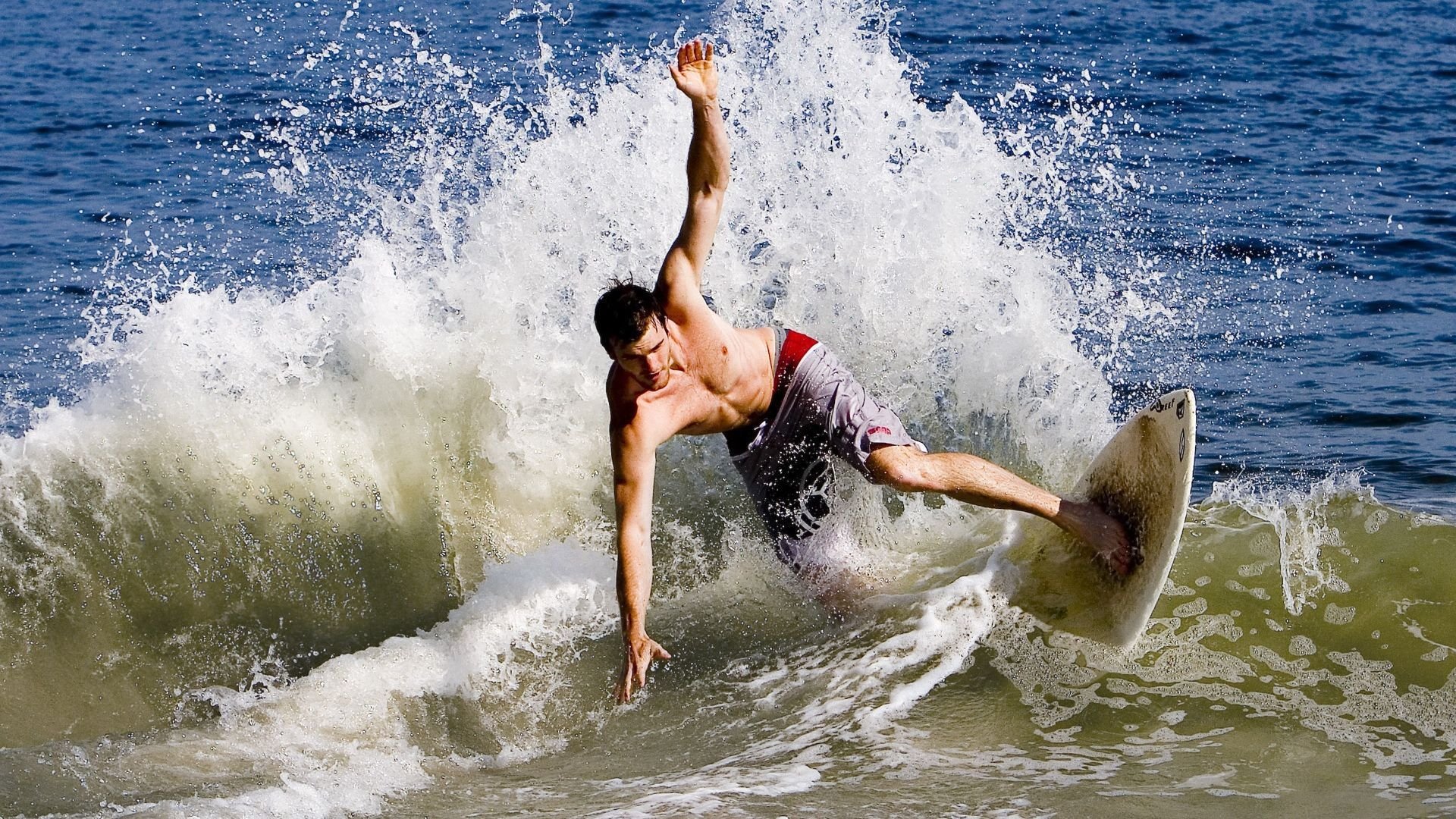 “西甲战况火热:比赛精彩不断,积分两极分化”,西甲积分榜2020.2021积分榜